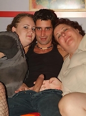 Plump models Agnes Eva and Anna Marie experience simultaneous pleasure in this raunchy BBW threesome
